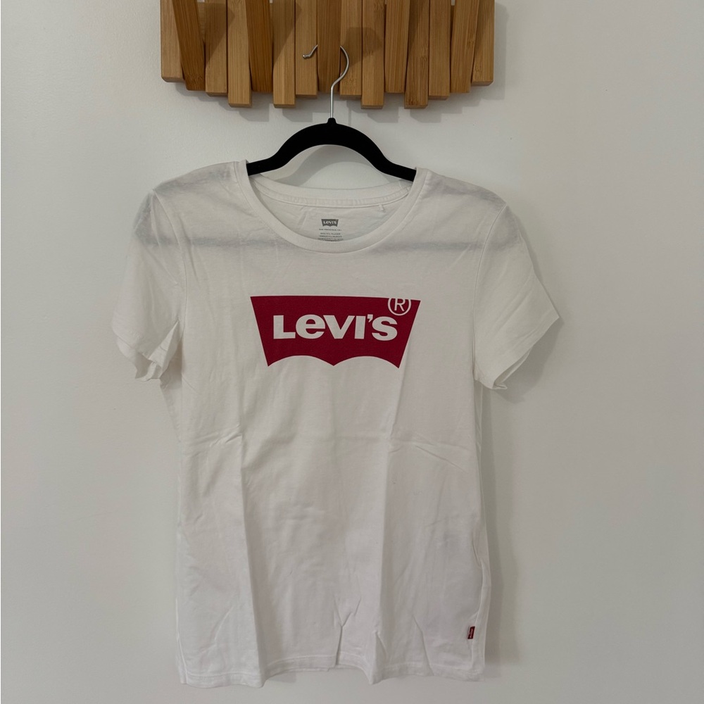 Women’s Levi's White Tee with Bold Red Graphic, Size M